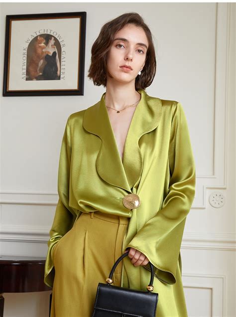 Retro green shirt top a sleek V-neck collar retro classic casual wide