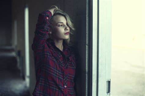 Download Woman Rachel Ann Yampolsky HD Wallpaper