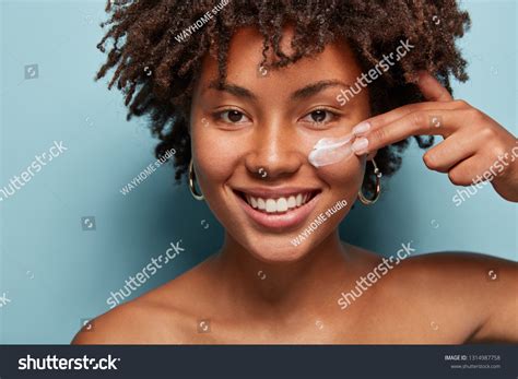 46.678 imagens de Female hair model dark blue background Imagens, fotos 