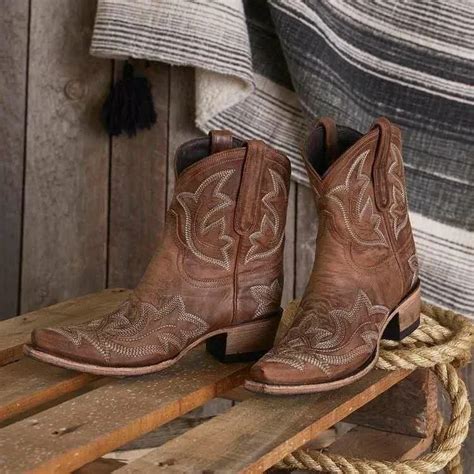 САМЫЕ необычные модели обуви из разных стран мира | SHOESLEL - обувь из ...