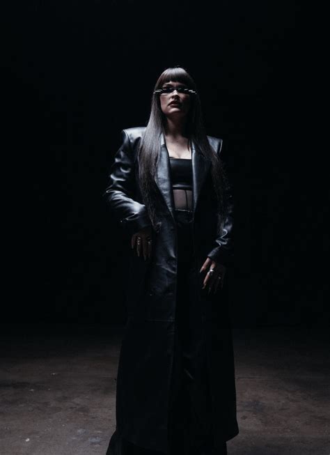 Wow Mommy 🥵🥵🥵 (I think there's a tiny nip slip in the first pic) : r