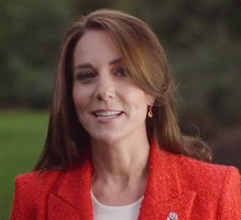 Księżna Kate pokazała się w marynarce z Zary i z wartym majątek ... 