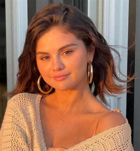 Selena Gomez's Advice to Aspiring Artists - 82olqwz