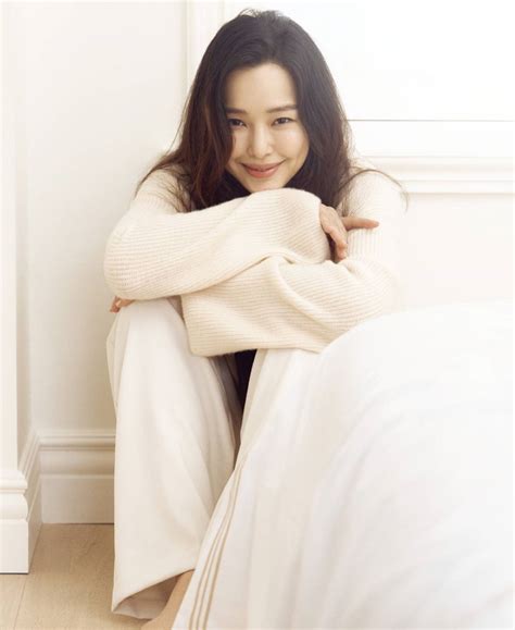 Sau sinh, Honey Lee sở hữu thần thái quyến rũ và vóc dáng ngày càng gợi cảm