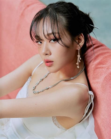 Imagen de BIBI (비비) | LETRASBOOM.COM