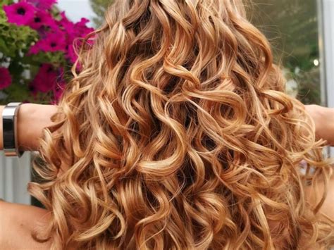 Say Goodbye To Bad Curl Days: 8 Tips & Techniques For Mastering Your ...
