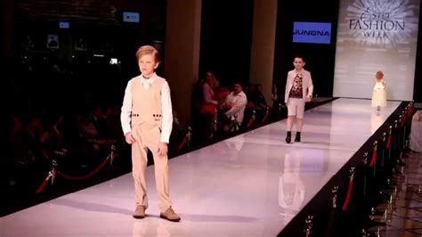 Модные наряды и костюмы на выпускной в саду для мальчика бренда Junona ...