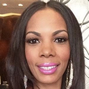 Gigi Maguire - Age, Family, Bio | Famous Birthdays