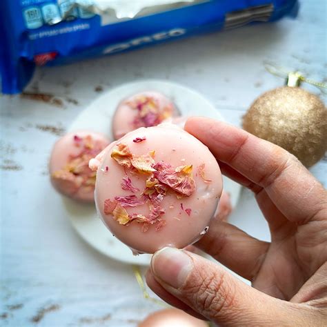 Rose Flavored Oreos | White Chocolate Oreos - vspiceroute