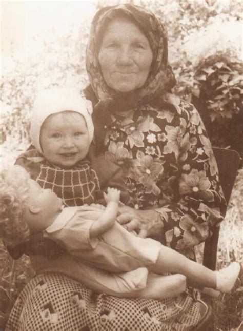 Титенко Параска Яковлевна с внучкой Катей • FamilySearch