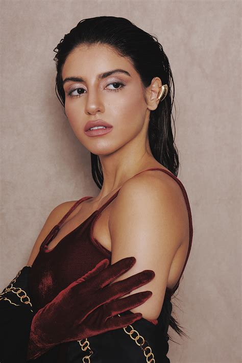 ISABELA SOUZA - Bruna Brandão