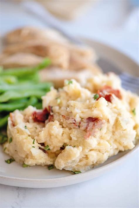 Cheesy Garlic Mashed Potatoes With Mozzarella - Southern Plate