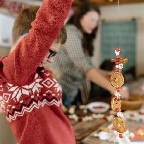 Nature-Inspired Christmas Crafts and Recipes for Kids | Treehouse ...