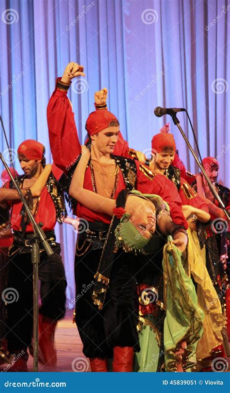 Armenian dance editorial photo. Image of singing, ballet - 45839051