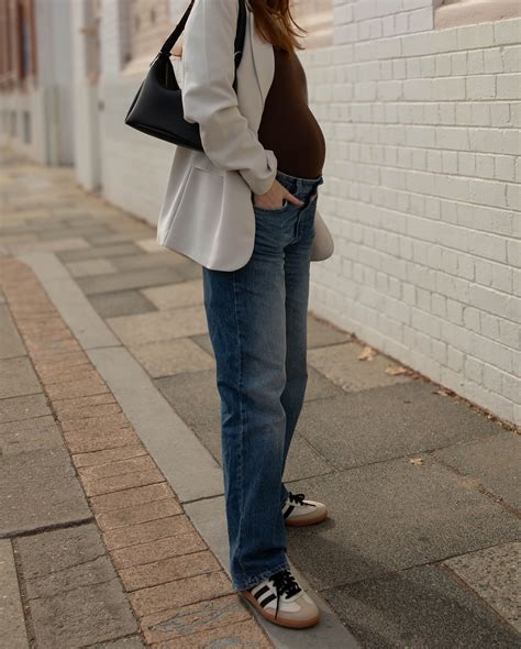 Kiara King on Instagram: "30 weeks pregnant. 🤎" in 2024 | Pregnancy