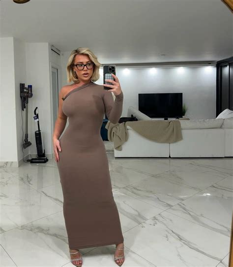 Halle Payne - Halle Payne added a new photo — in Miami, FL.