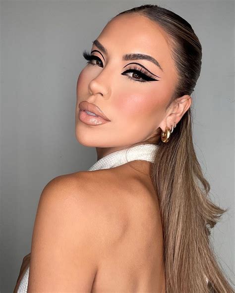 Karen Sarahi Gonzalez - Live Stream Video and Photos 11/02/2021