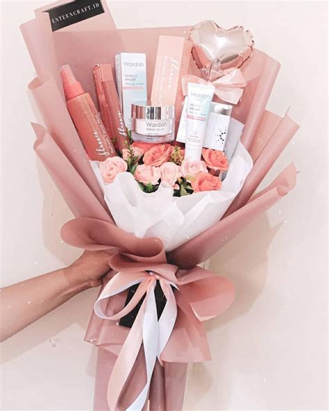 Pin by Ajeng Wanda on Bouqet | Makeup bouquet gift, Gifts, Diy mother's ...