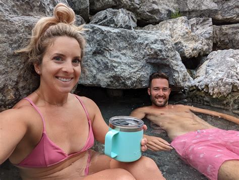 26 Unique Travel Gift Ideas Under $50 (most are under $20) for 2023