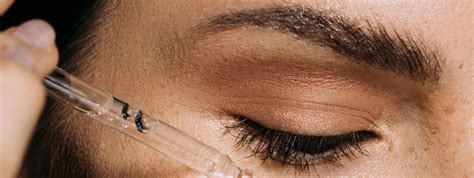 H Νιασιναμίδη είναι η νέα αγαπημένη skincare βιταμίνη. Όλοι μιλάνε για ...