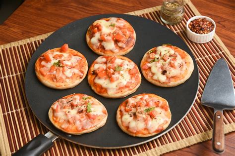 Мини пицца на сковороде – простой и вкусный рецепт, как приготовить ...