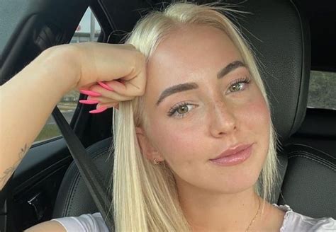 Nina Stojanovic bikineissä veneen kannella: kuvat!