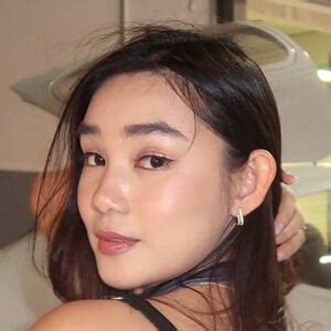 Diana Bakar - Age, Family, Bio | Famous Birthdays