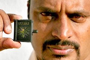 Menor Bíblia Do Mundo - Conheça a maior e a menor bíblia do mundo - Gospel Rio
