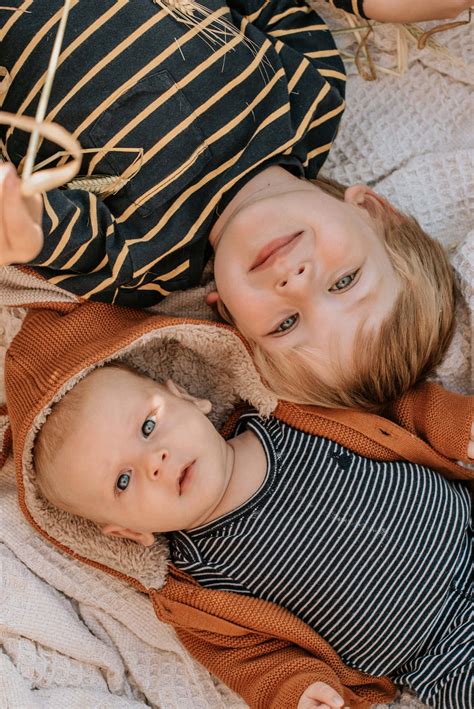 [100+] Sister And Brother Pictures | Wallpapers.com