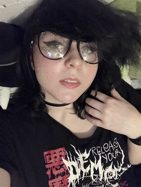 Very nerdy glasses lol : r/femboy