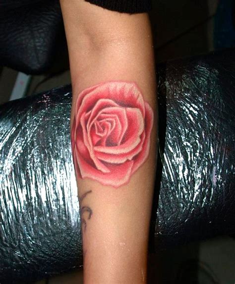 Тату нежная роза - фото салона Tattoo Times, узнай цену на сайте.