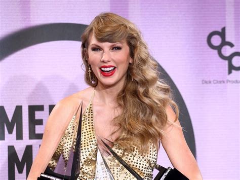 Taylor Swift makes history at American Music Awards as most awarded act ...