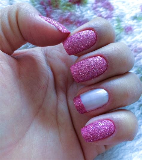 Unha Rosa Pink Com Glitter - Esmalte Crystal Avon. Nail pink. Unhas rosa glitter. | Unhas enfeitadas ...