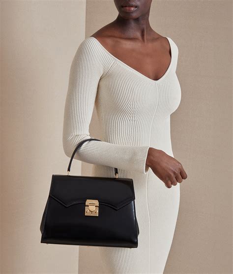 Mark Cross reflects a rich heritage of American luxury lifestyle.