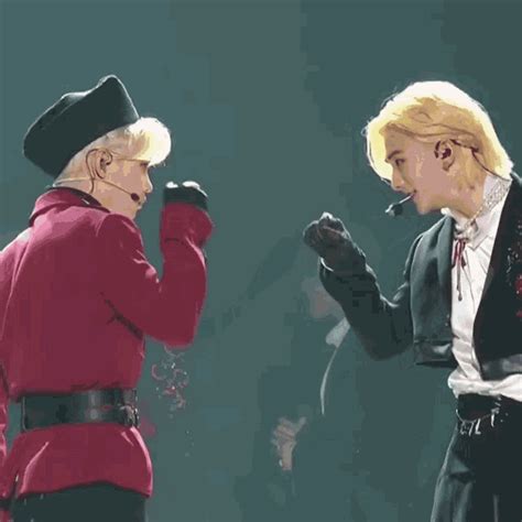 Hyunlix Hyunjin GIF - Hyunlix Hyunjin Felix - Découvrir et partager des GIF