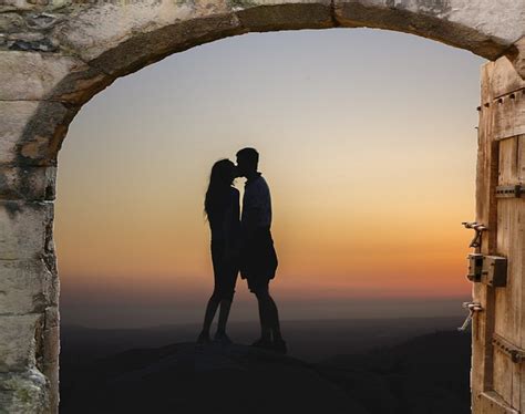 Couples Intimacy Tips: 3 Simple Ways to Get Closer - Couples Counseling ...