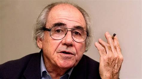 Создать мем "гиперреальность бодрийяра, мужчина, жан бодрийяр (jean ...