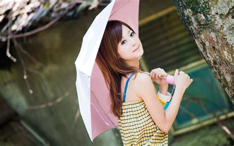 Asian Woman with Umbrella - HD Wallpaper