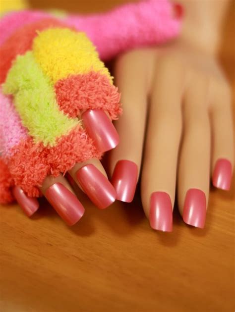 Faux ongles ou ongles en gel : que choisir ? - Grazia