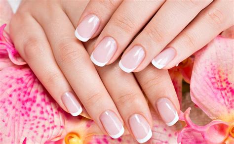 What is an American Manicure? (with pictures)