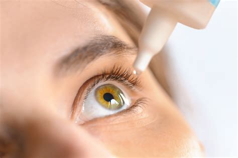Recall de gotas para los ojos por contaminación: Riesgos y retiro