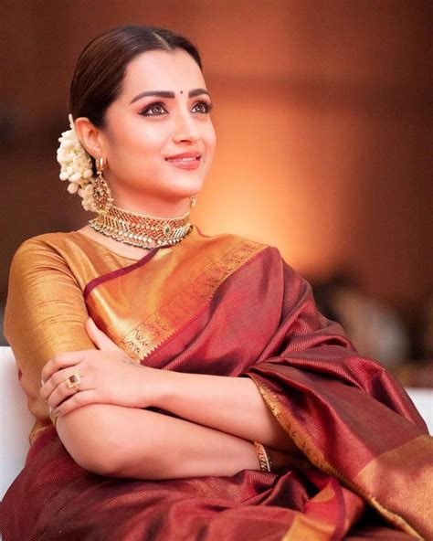 Trisha Krishnan is a sight to behold in a silk saree at "PS1" teaser ...