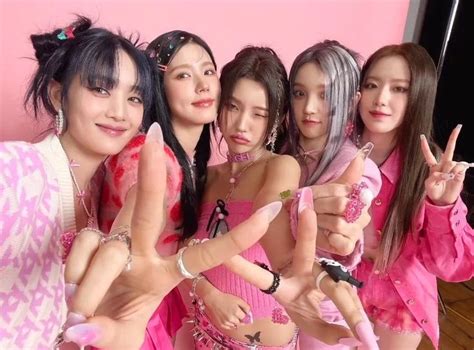 джи айдл (G)i-dle | Chicos famosos, Famosos, Te amo chica