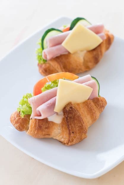 Free Photo | Croissant sandwich ham cheese