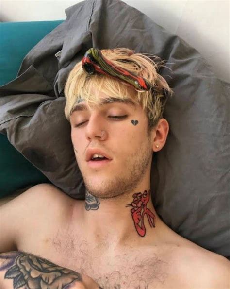 Pin de Brianna Taylor em Lil peep | Cantores, Ícones fofos, Casais ...