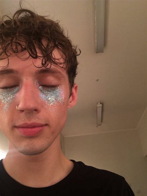 Troye Sivan Eyes