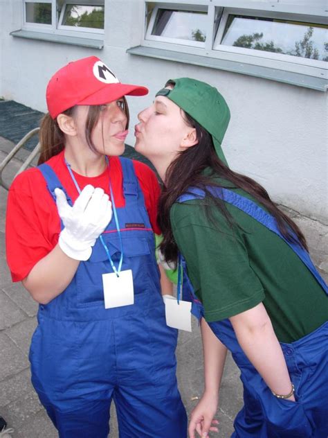 Mario and Luigi Kiss :3 by one-slip on DeviantArt