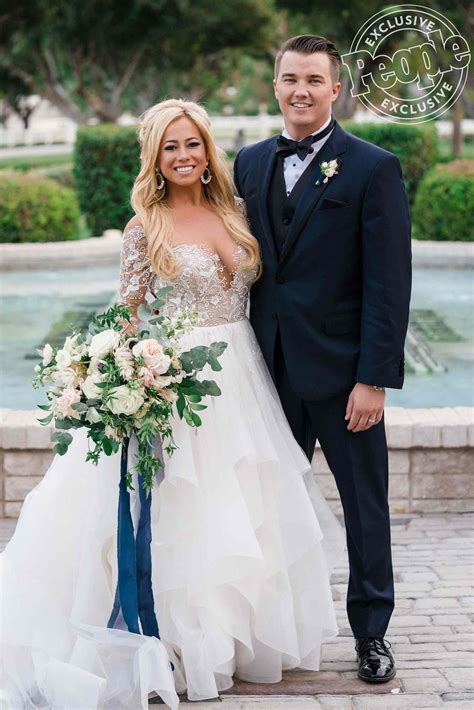 Sabrina Bryan Weds Jordan Lundberg at Wayne Newton's Las Vegas Home