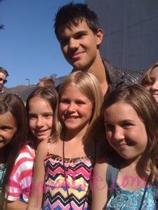 New Photo of Taylor Lautner and Fans at the Teen Choice Awards - Taylor Lautner Photo (24410150 ...