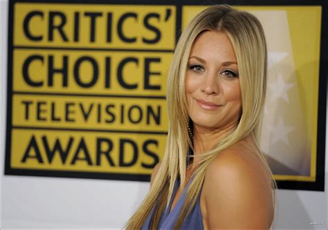 Kaley Cuoco Hot